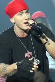 Teman Ditembak Mati, Eminem Depresi